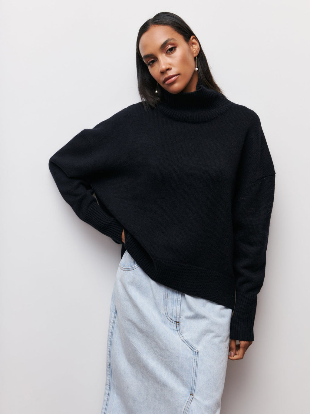 Pullover Damen schwarz oversized mit Stehkragen - 2 - Atelier-Zofia