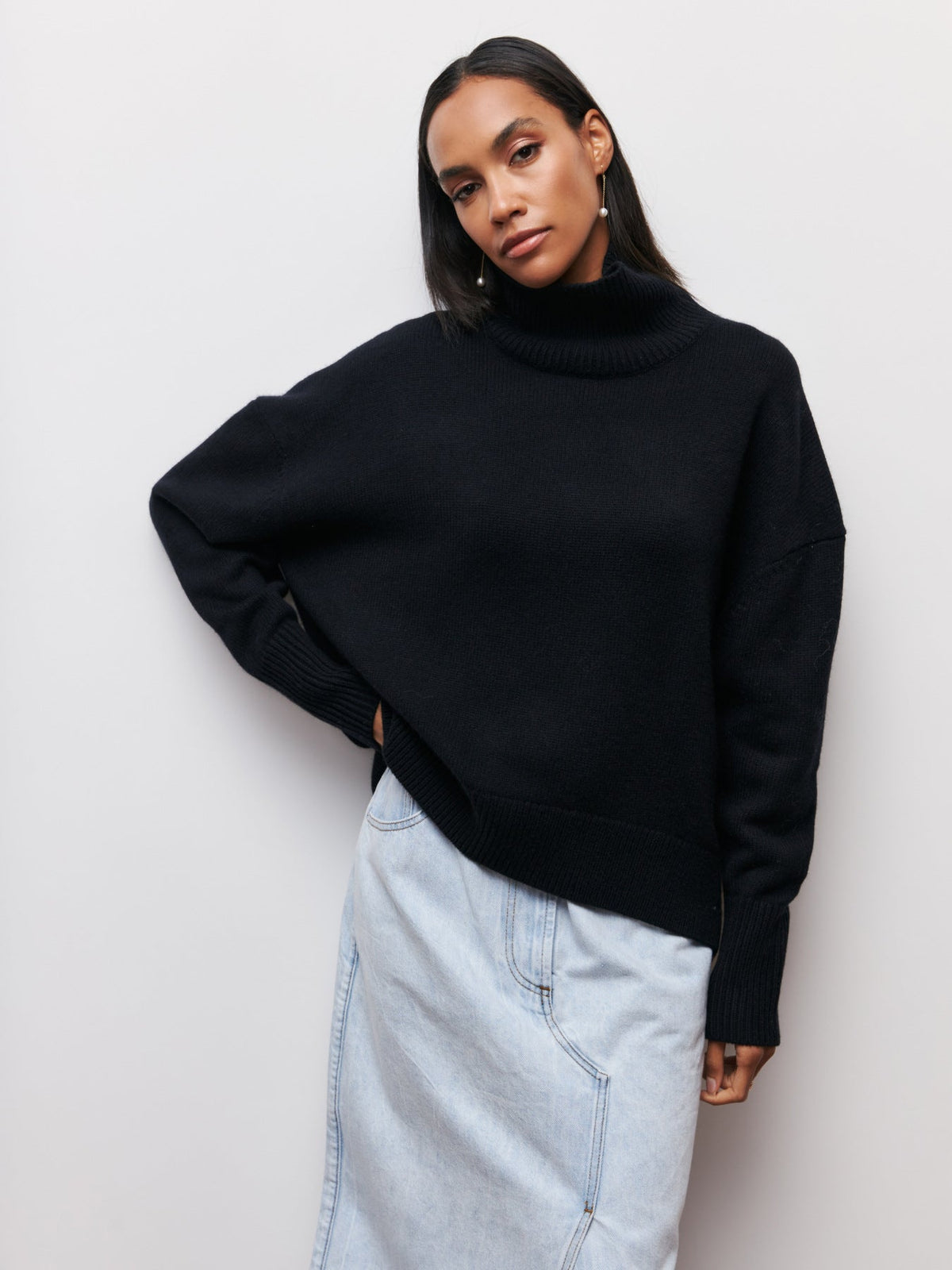 Pullover Damen schwarz oversized mit Stehkragen - 2 - Atelier-Zofia