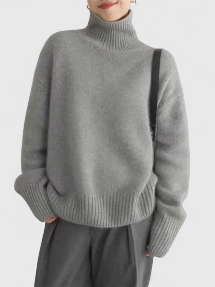 Pullover Damen grau mit hohem Kragen und bequemer Passform - 3 - Atelier-Zofia
