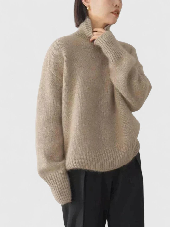 Pullover Damen grau mit hohem Kragen und bequemer Passform - 5 - Atelier-Zofia