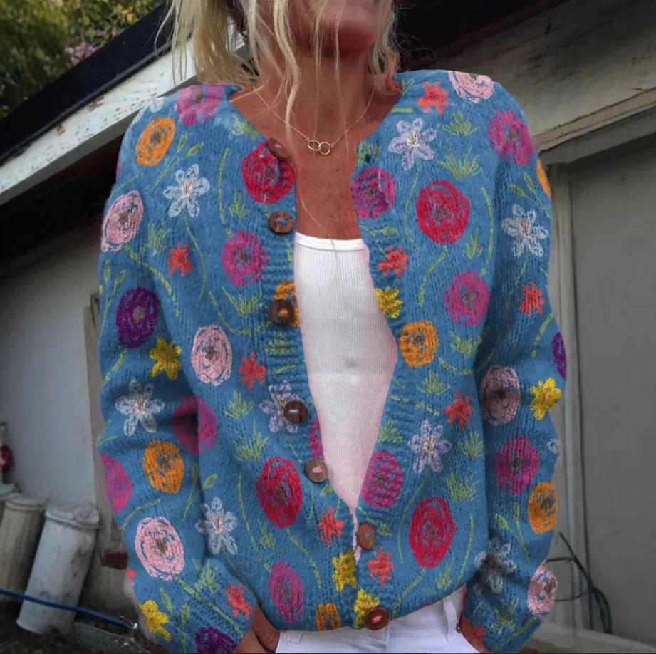 Cardigan Damen blau mit buntem Blumenmuster und bequemer Passform - 1 - Atelier-Zofia