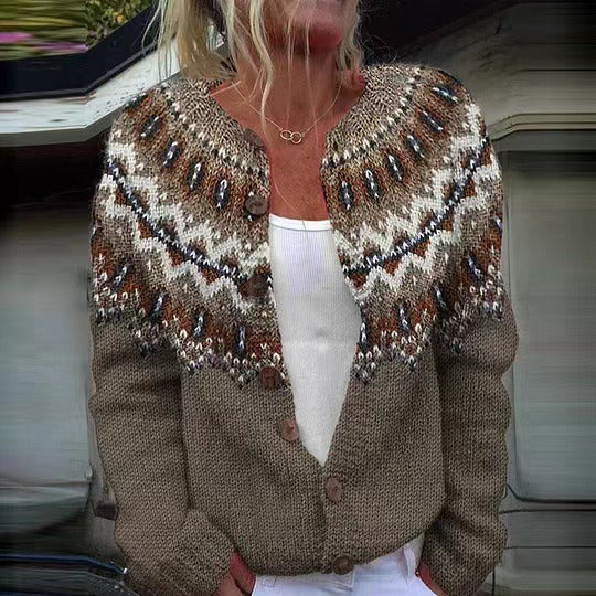 Cardigan Damen braun tailliert mit auffälligem Muster - 1 - Atelier-Zofia