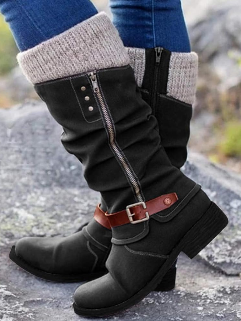 Boots Damen schwarz figurbetont mit Strickbund und Schnalle - 1 - Atelier-Zofia