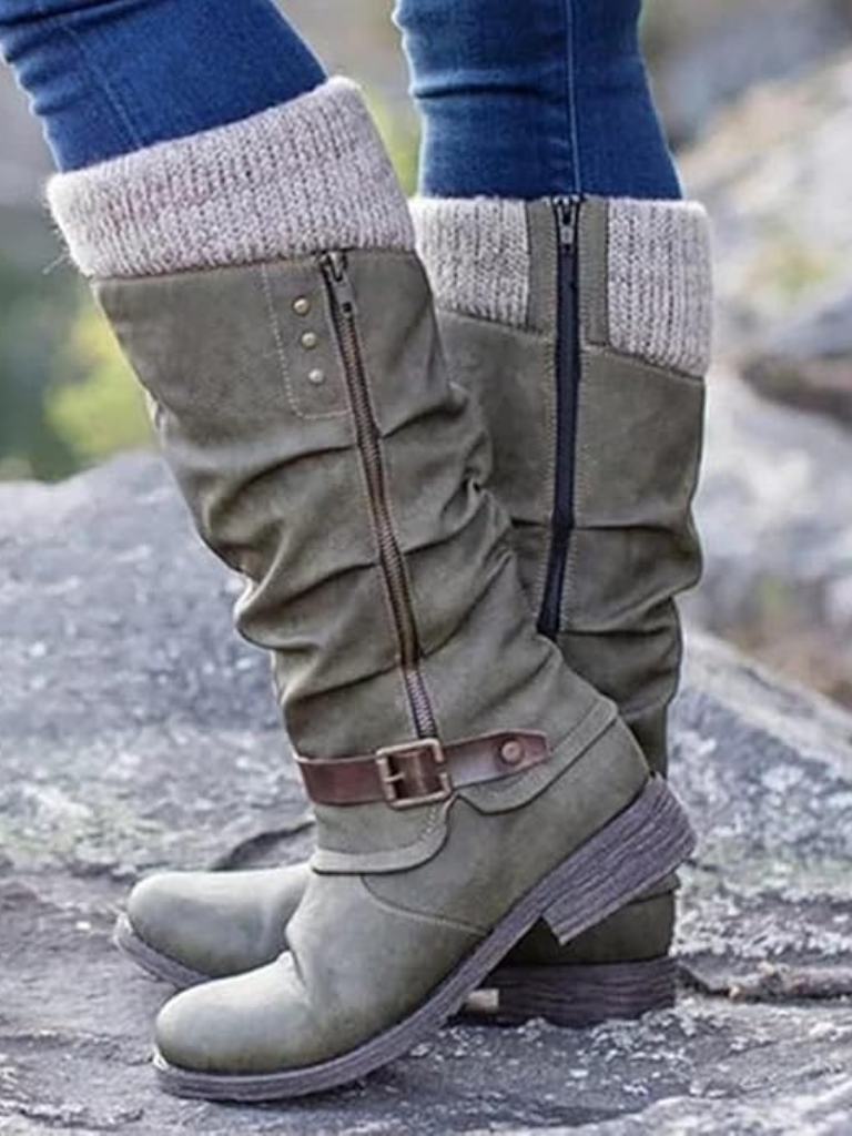 Boots Damen schwarz figurbetont mit Strickbund und Schnalle - 5 - Atelier-Zofia