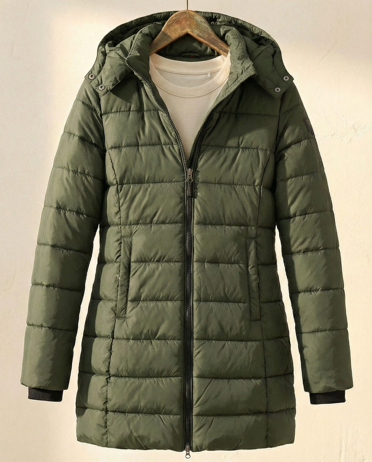 Damen Pufferjacke rot figurbetont mit Kapuze - 3 - Atelier-Zofia