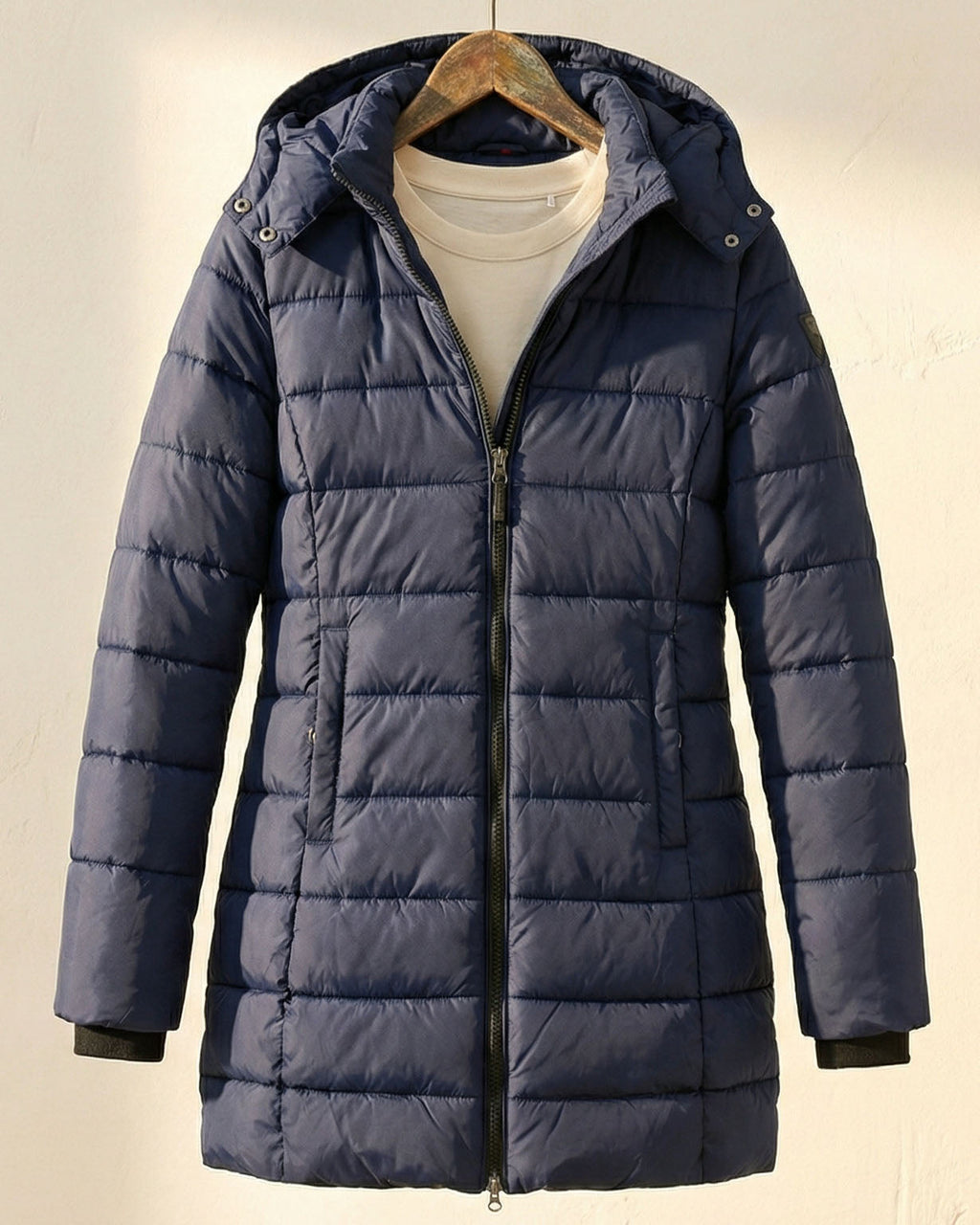Damen Pufferjacke rot figurbetont mit Kapuze - 5 - Atelier-Zofia