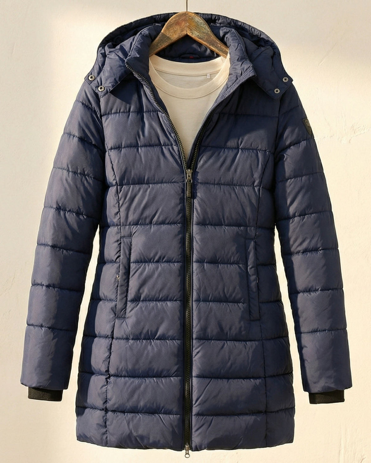 Damen Pufferjacke rot figurbetont mit Kapuze - 5 - Atelier-Zofia