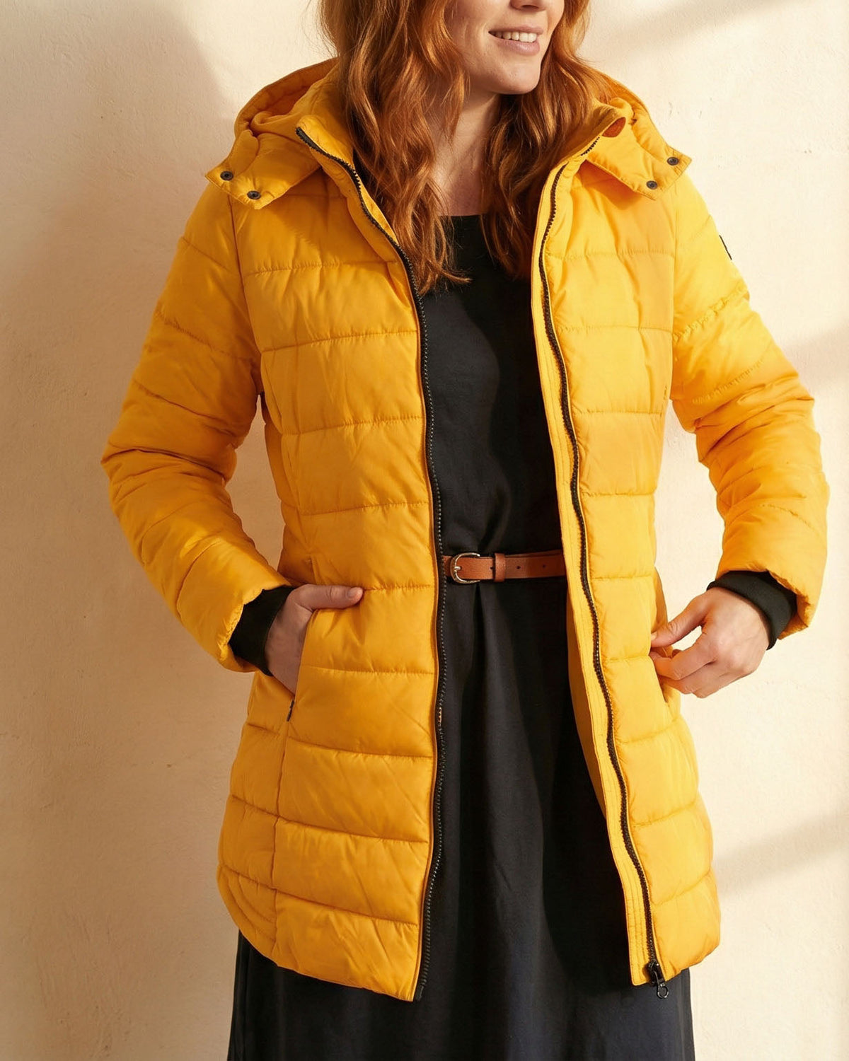Damen Pufferjacke rot figurbetont mit Kapuze - 8 - Atelier-Zofia