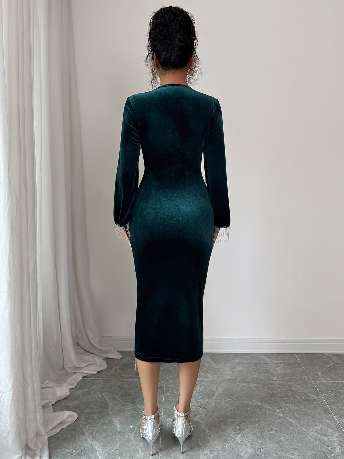 Midi Kleid Damen dunkelgrün figurbetont mit Fransen - 5 - Atelier-Zofia