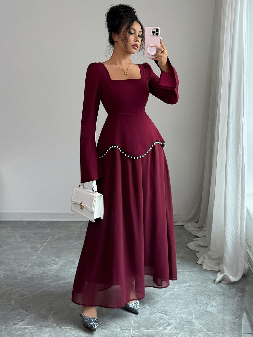 Maxikleid Damen burgunderrot figurbetont mit weitem Saum - 1 - Atelier-Zofia