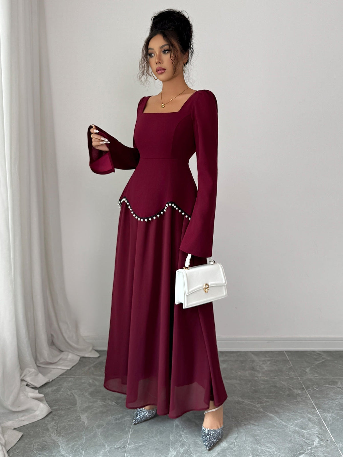 Maxikleid Damen burgunderrot figurbetont mit weitem Saum - 2 - Atelier-Zofia