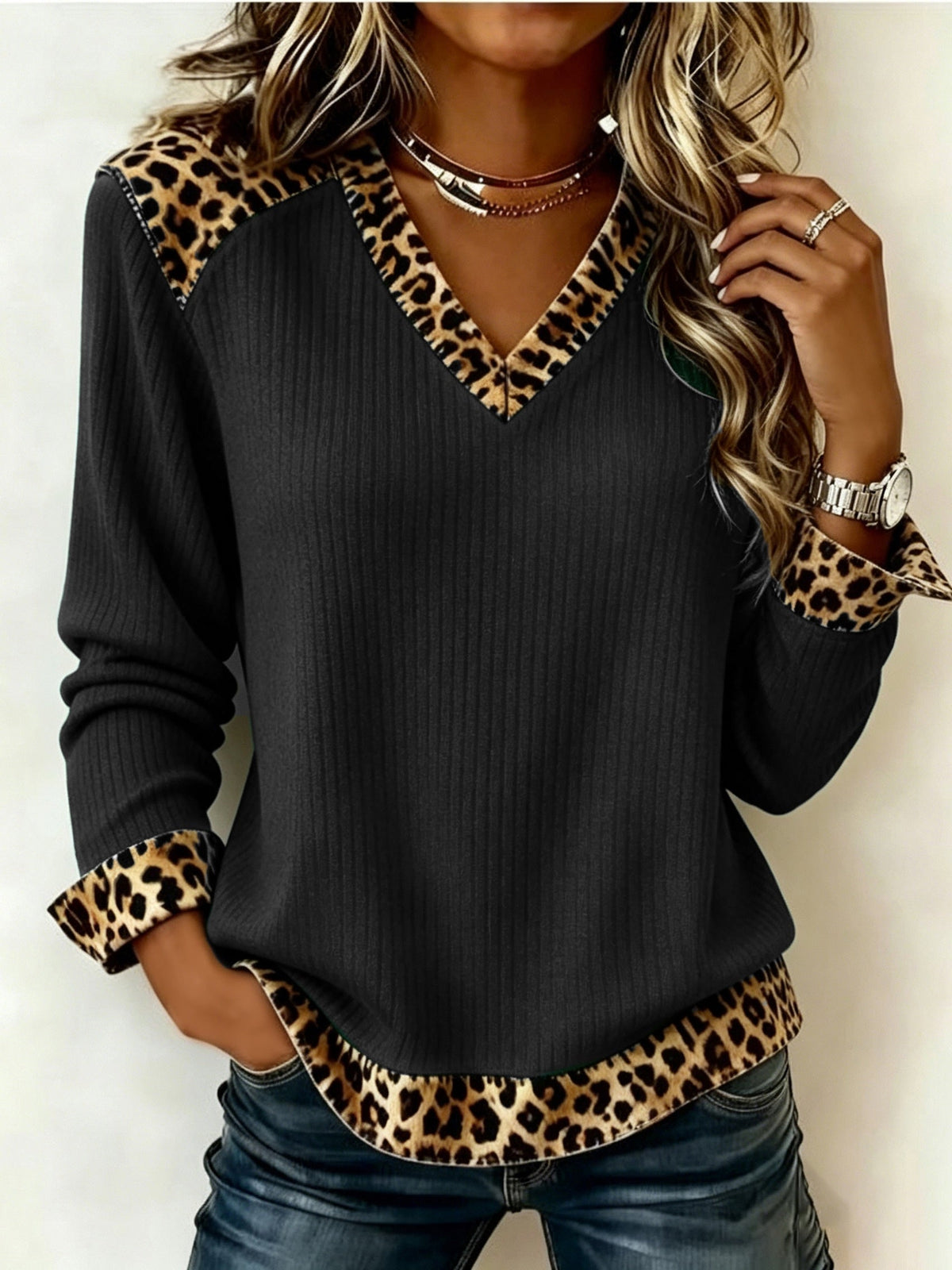 Bluse Damen creme tailliert mit V-Ausschnitt und Tierprint-Details - 10 - Atelier-Zofia