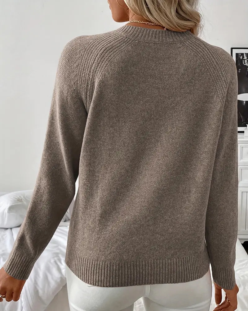 Pullover Damen grau mit modischen Knopfakzenten und langen Ärmeln - 3 - Atelier-Zofia