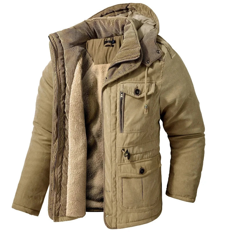 Jacke Herren grün tailliert mit Kapuze und vielen Taschen - 1 - Atelier-Zofia