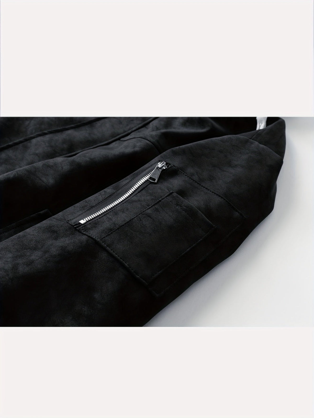 Jacke Herren schwarz mit Kapuze und praktischen Taschen - 5 - Atelier-Zofia