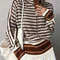 Sweater Damen braun-weiß tailliert mit Stehkragen - 1 - Atelier-Zofia