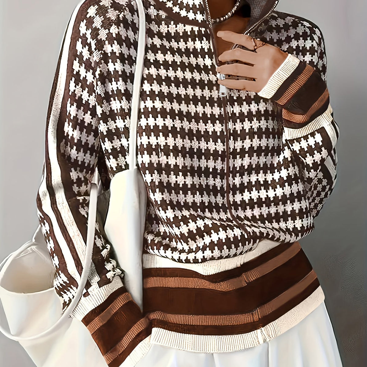 Sweater Damen braun-weiß tailliert mit Stehkragen - 1 - Atelier-Zofia