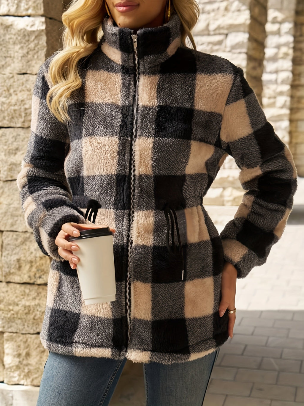 Jacke Damen schwarz-beige mit tailliertem Schnitt und Kapuze - 4 - Atelier-Zofia
