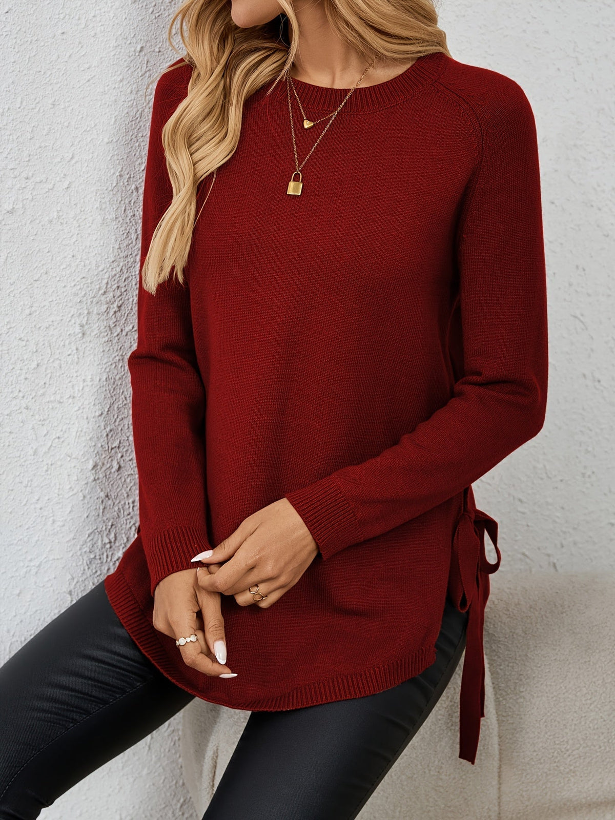 Pullover Damen dunkelrot mit seitlichen Bändern und langen Ärmeln - 4 - Atelier-Zofia