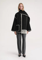Jacke Damen schwarz weit mit Taschen und Fransen - 1 - Atelier-Zofia