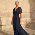 Abendkleid Damen marineblau figurbetont mit V-Ausschnitt und langen Ärmeln - 1 - Atelier-Zofia