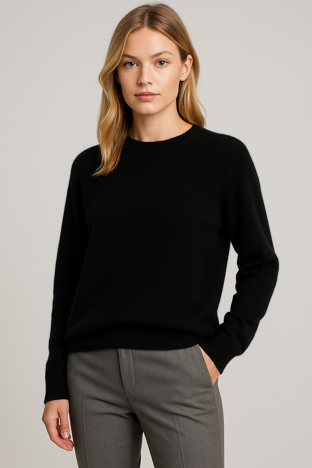 Pullover Damen schwarz locker geschnitten mit Rundhalsausschnitt - 1 - Atelier-Zofia
