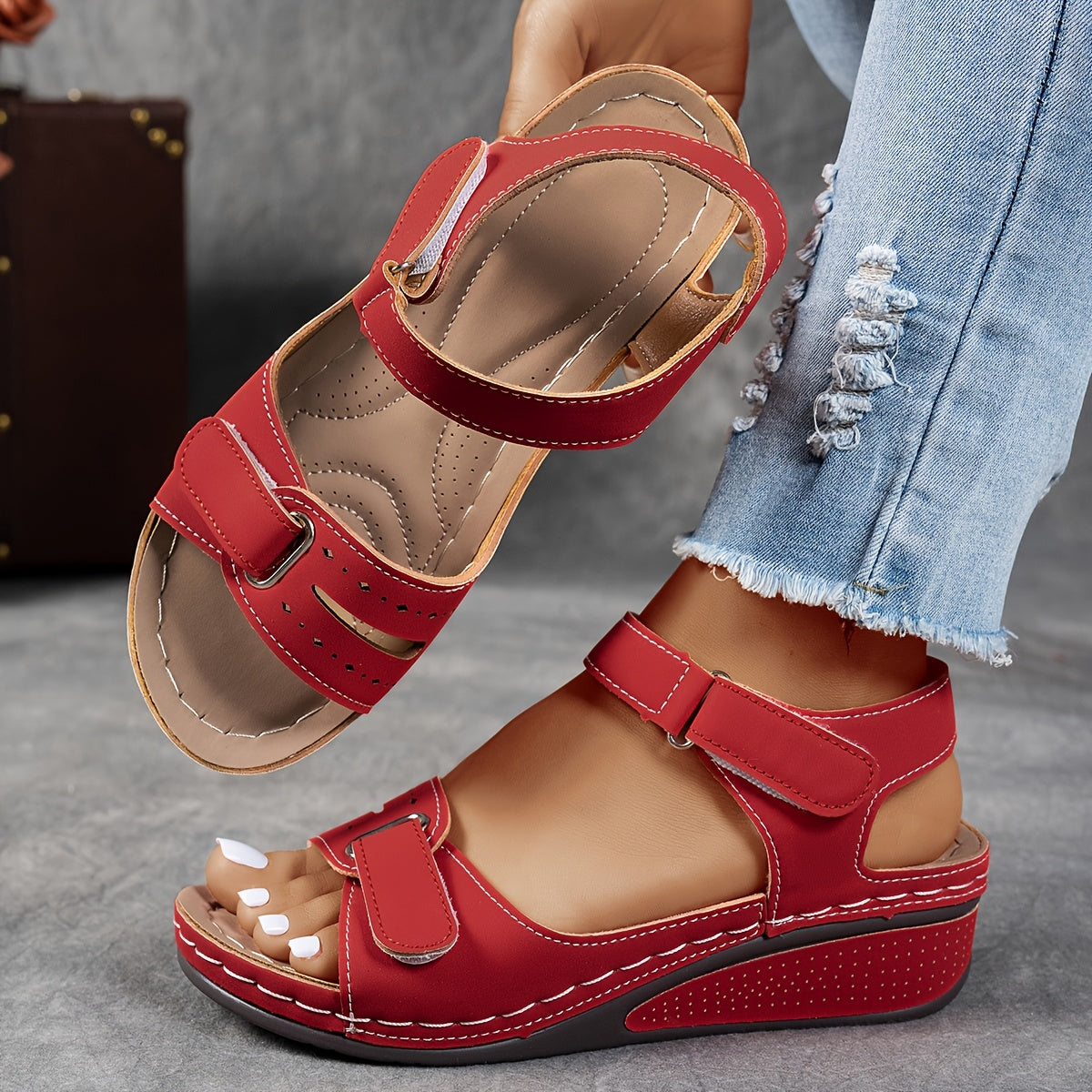 Sandalen Damen grau mit verstellbarem Riemen und Komfort-Fußbett - 2 - Atelier-Zofia