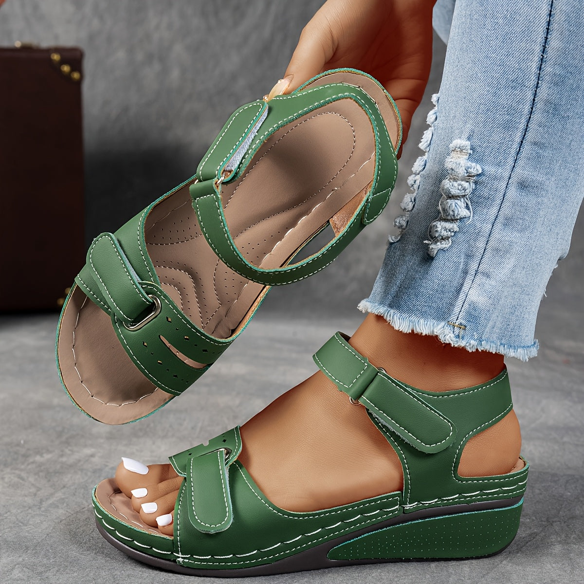 Sandalen Damen grau mit verstellbarem Riemen und Komfort-Fußbett - 3 - Atelier-Zofia