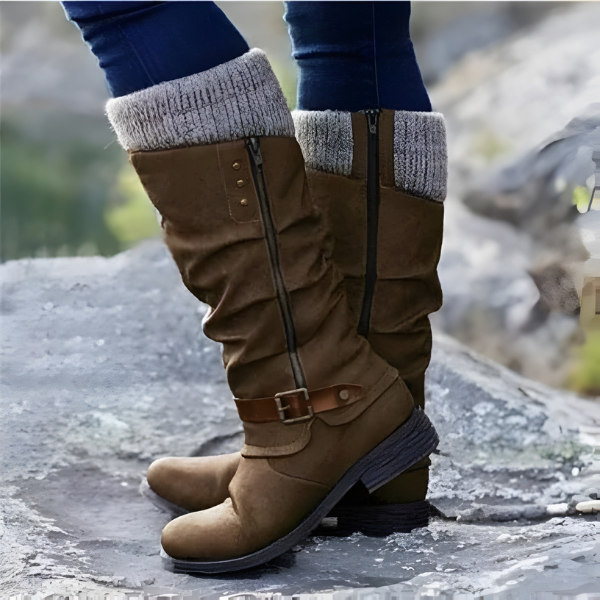 Stiefel Damen schwarz figurbetont mit Falten und modischem Riemen - 3 - Atelier-Zofia