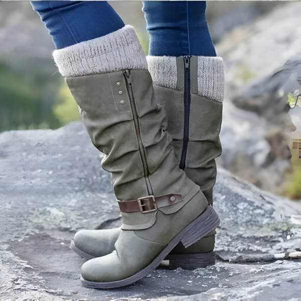 Stiefel Damen schwarz figurbetont mit Falten und modischem Riemen - 5 - Atelier-Zofia