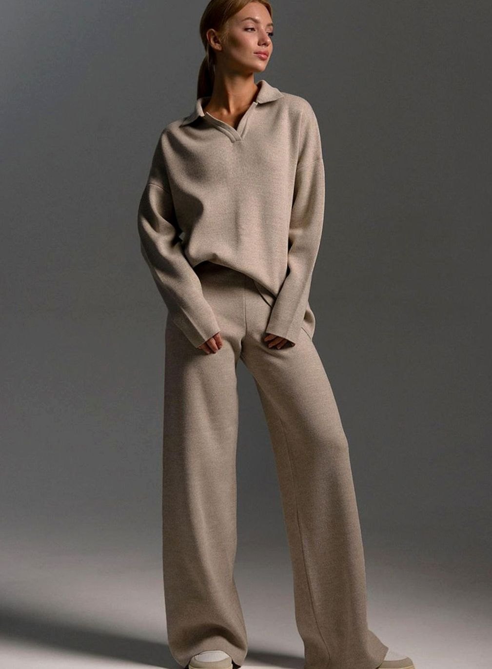 Outfit Damen beige weit geschnitten mit Stehkragen - 3 - Atelier-Zofia