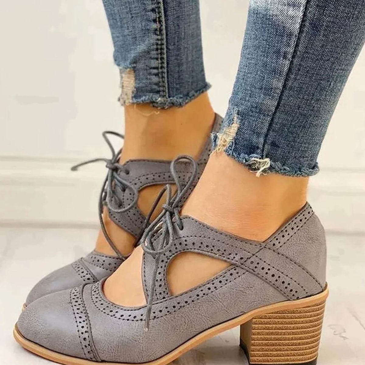 Heels Damen grau figurbetont mit Schnürung und Brogue-Details - 1 - Atelier-Zofia