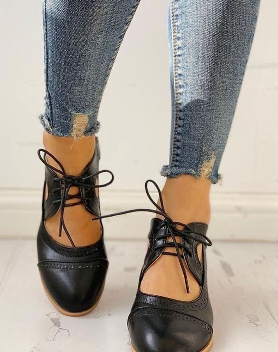Heels Damen grau figurbetont mit Schnürung und Brogue-Details - 5 - Atelier-Zofia