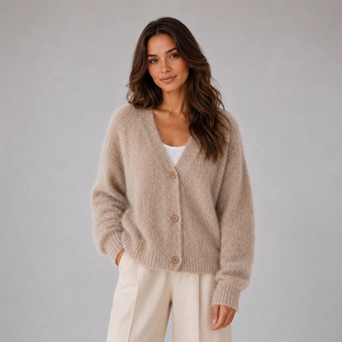 Cardigan Damen grau weit mit V-Ausschnitt und Knopfleiste - 1 - Atelier-Zofia