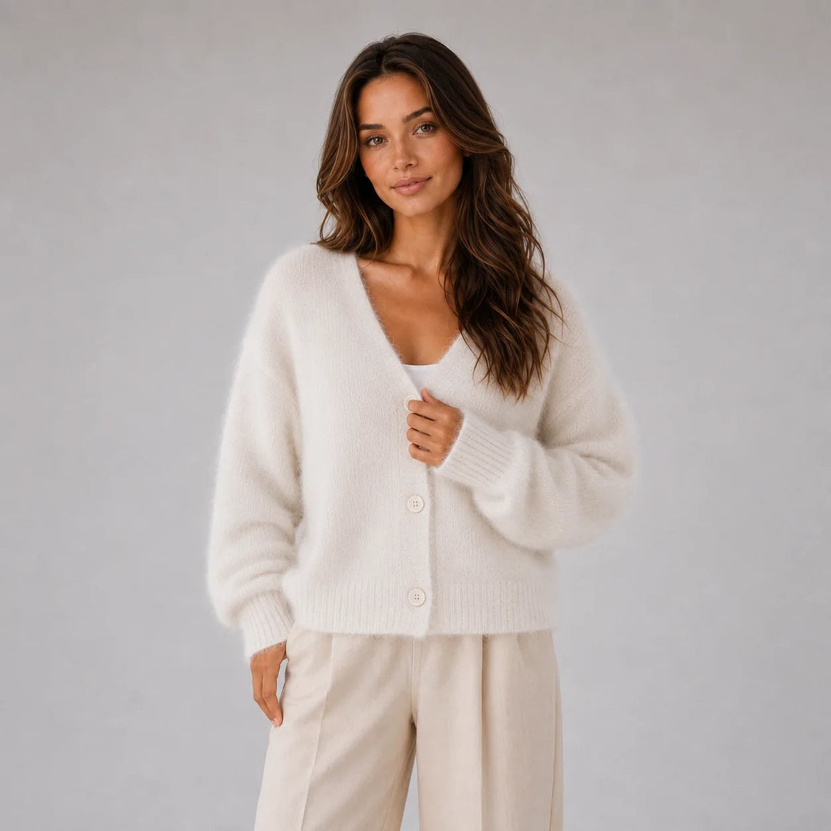 Cardigan Damen grau weit mit V-Ausschnitt und Knopfleiste - 4 - Atelier-Zofia