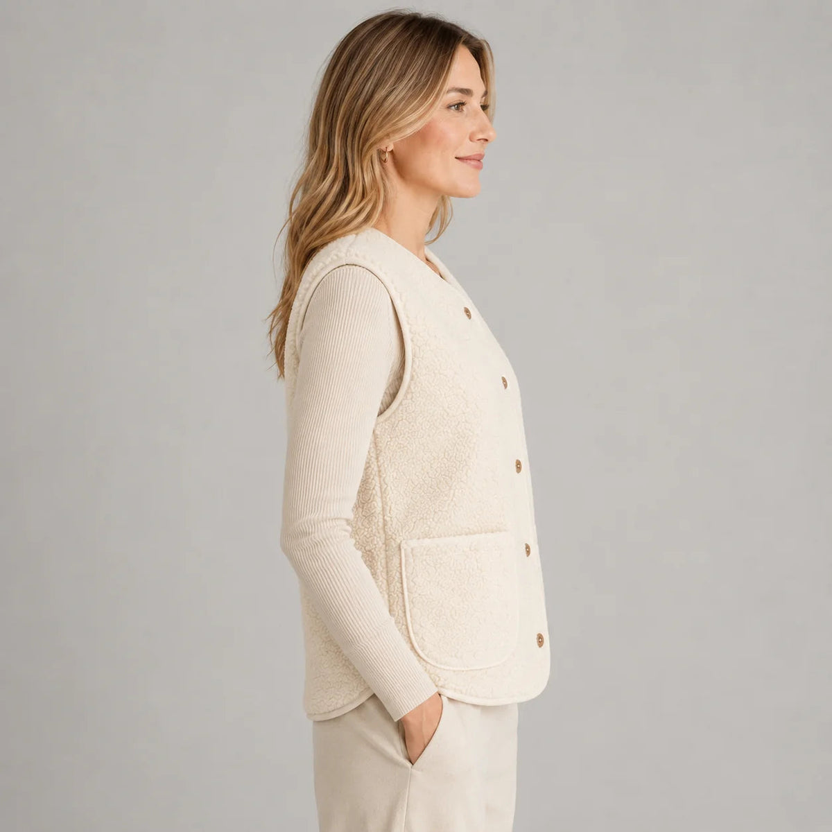 Weste Damen creme ärmellos mit Knopfleiste und Taschen - 3 - Atelier-Zofia