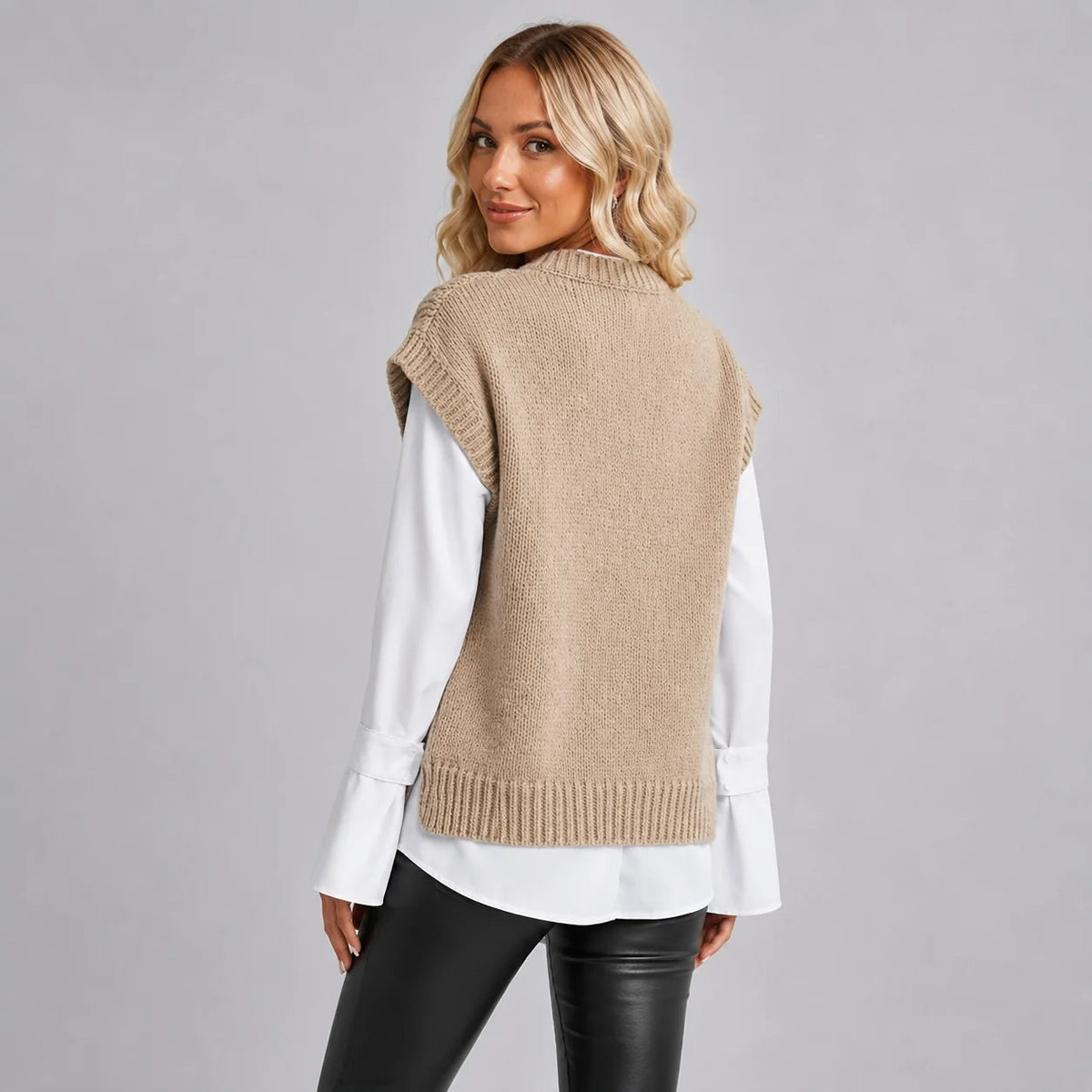 Damen Weste beige lässig mit kurzen Ärmeln und Struktur - 4 - Atelier-Zofia