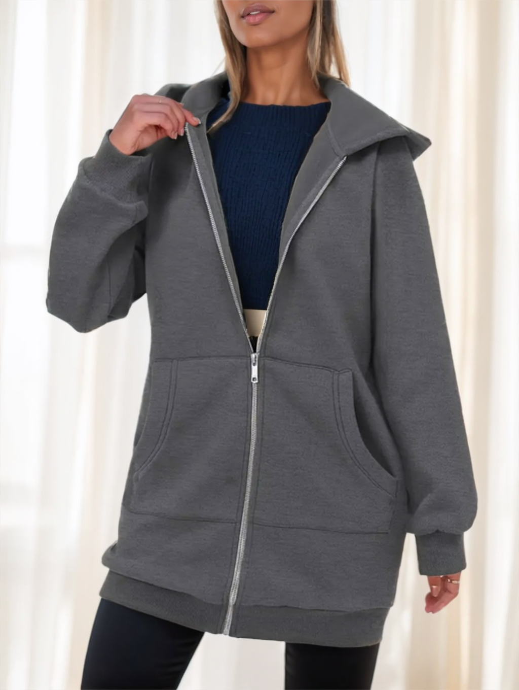 Damen Jacke grau lang mit Kapuze und praktischen Taschen - 2 - Atelier-Zofia