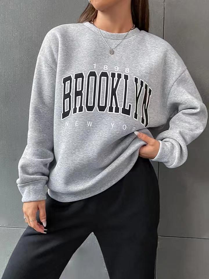 Sweatshirt Damen weiß lässig mit Brooklyn-Print - 11 - Atelier-Zofia