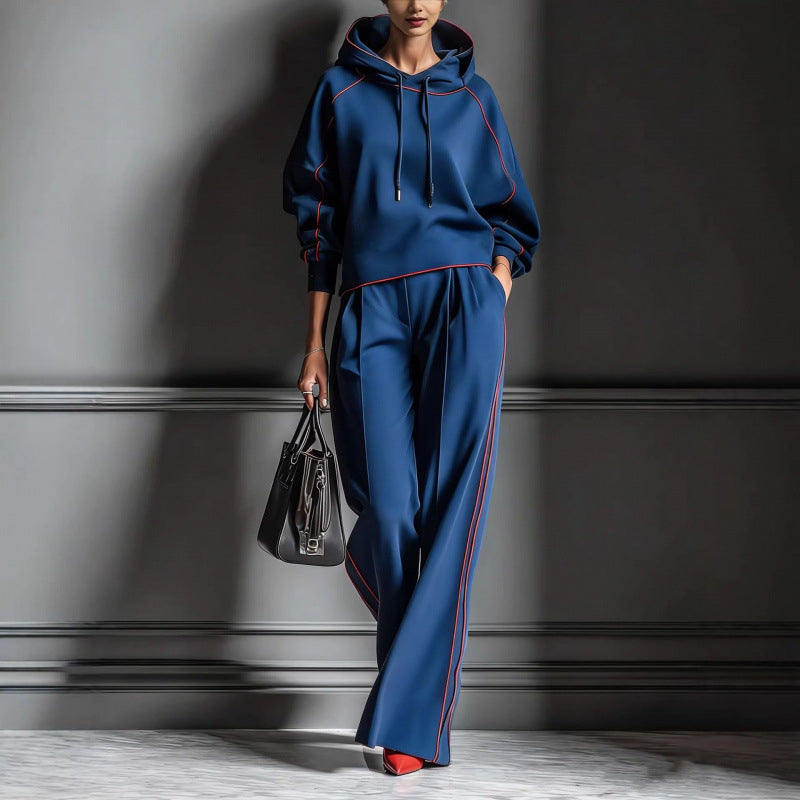 Outfit Damen blau weit geschnitten mit Kapuze und roten Akzenten - 3 - Atelier-Zofia