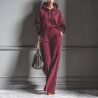 Outfit Damen blau weit geschnitten mit Kapuze und roten Akzenten - 9 - Atelier-Zofia