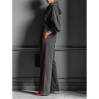 Outfit Damen blau weit geschnitten mit Kapuze und roten Akzenten - 10 - Atelier-Zofia
