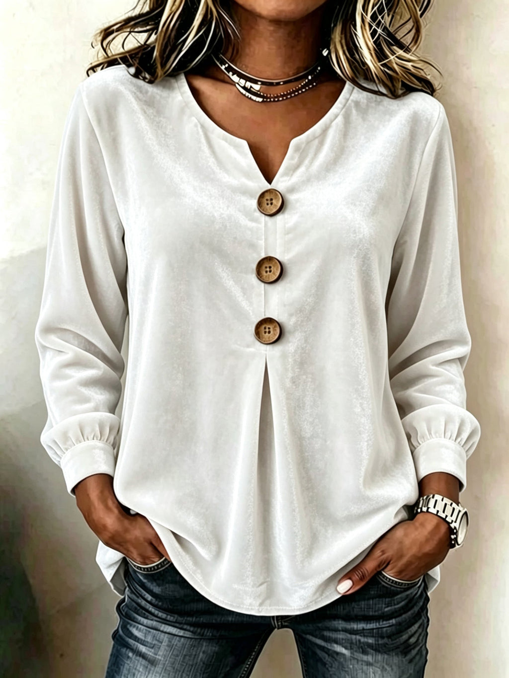 Bluse Damen creme locker mit V-Ausschnitt und Knopfdetails - 3 - Atelier-Zofia