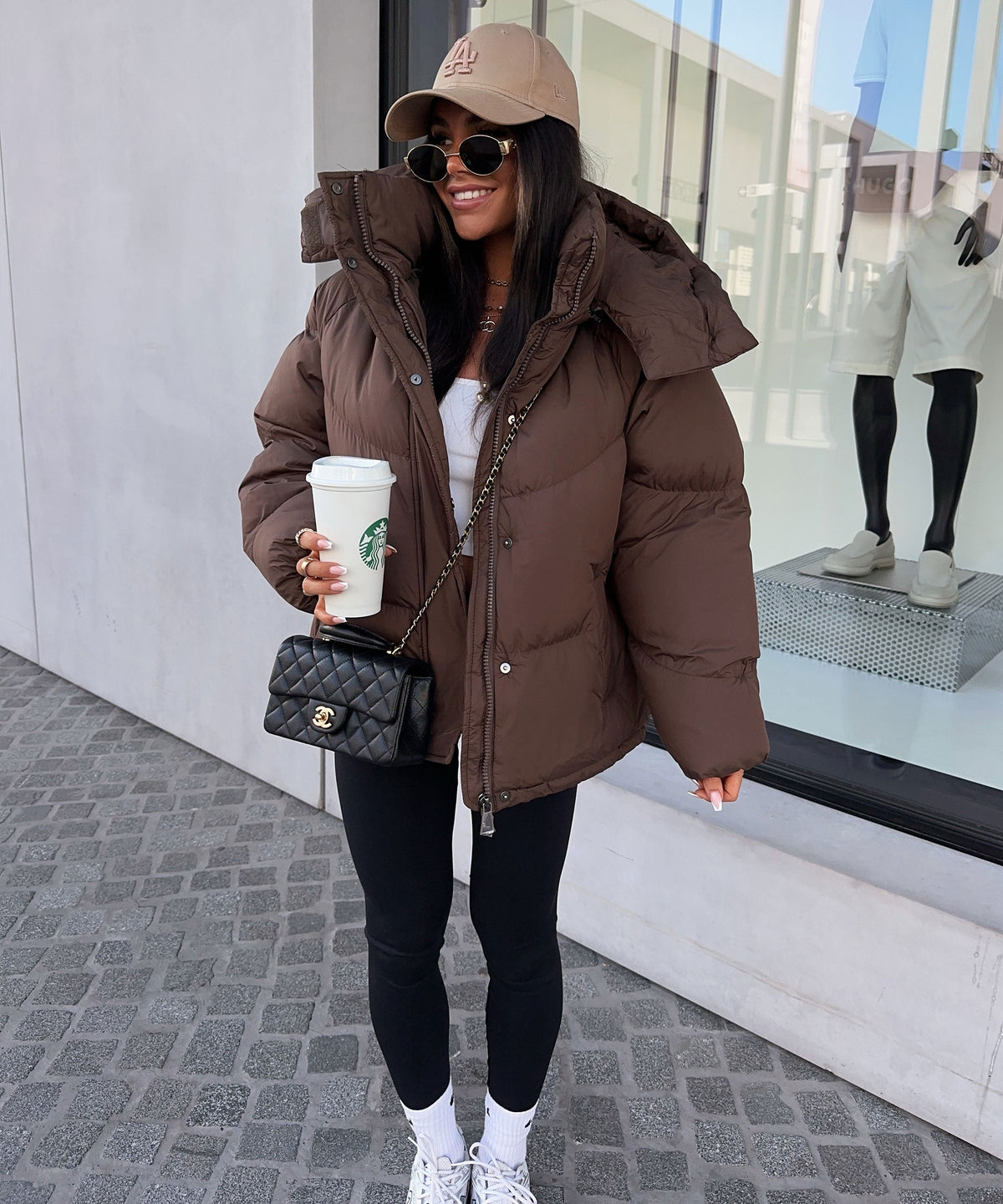 Pufferjacke Damen braun mit abnehmbarer Kapuze und weiten Schnitt - 1 - Atelier-Zofia