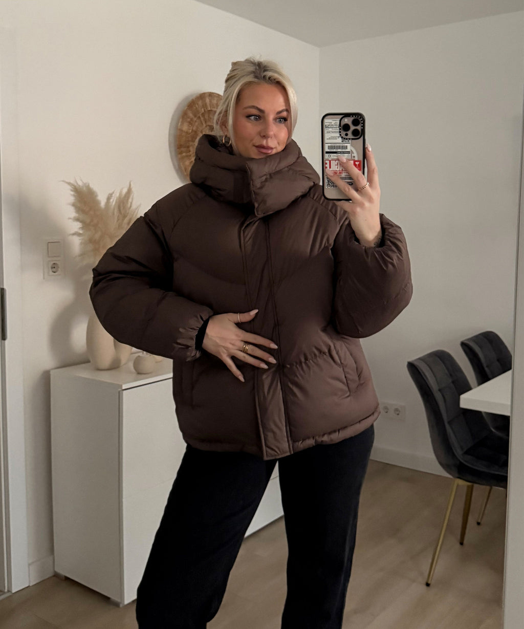 Pufferjacke Damen braun mit abnehmbarer Kapuze und weiten Schnitt - 2 - Atelier-Zofia