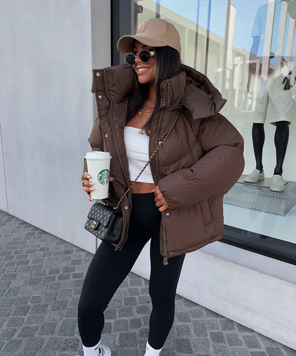 Pufferjacke Damen braun mit abnehmbarer Kapuze und weiten Schnitt - 3 - Atelier-Zofia