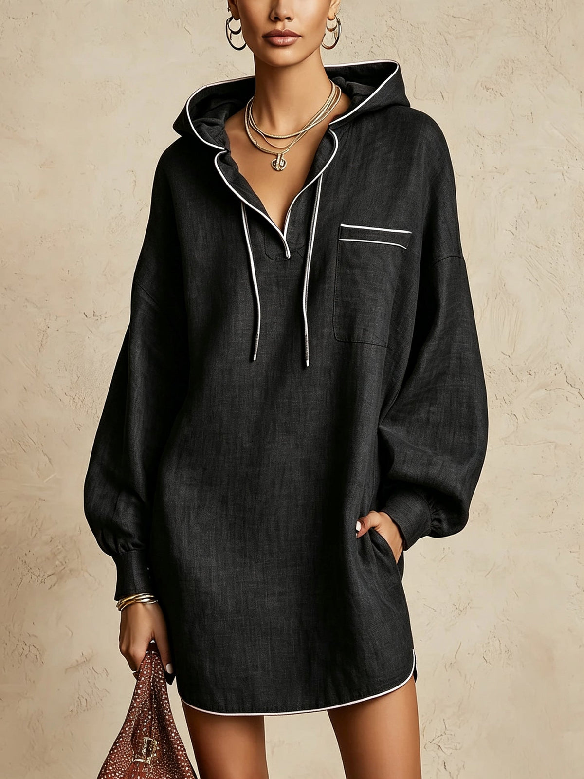 Kleid Damen schwarz tailliert mit Kapuze und langen Ärmeln - 3 - Atelier-Zofia