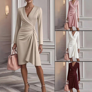 Kleid Damen beige figurbetont mit V-Ausschnitt und langen Ärmeln - 7 - Atelier-Zofia