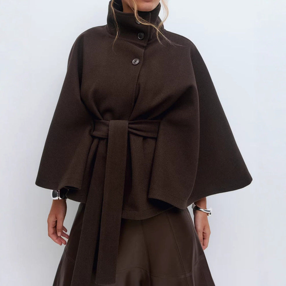 Jacke Damen schwarz tailliert mit hohem Stehkragen und Gürtel - 1 - Atelier-Zofia