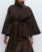 Jacke Damen schwarz tailliert mit hohem Stehkragen und Gürtel - 4 - Atelier-Zofia